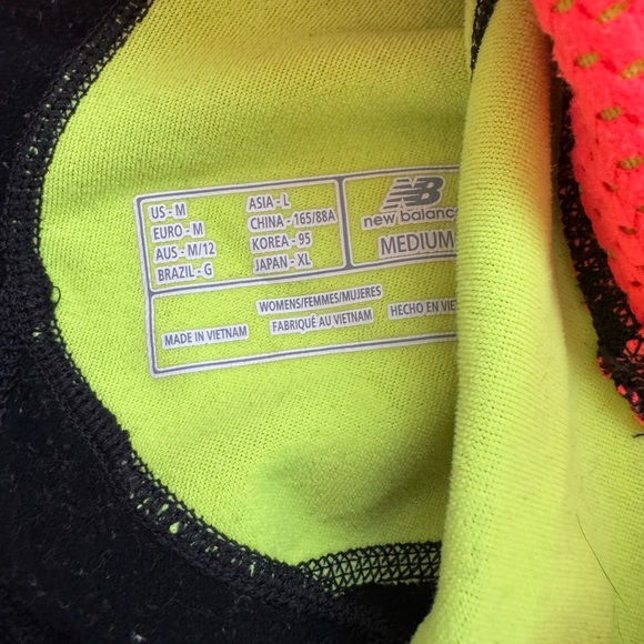 New Balance Outdoor Cycling/Running Jacket M - Picture 3 of 4